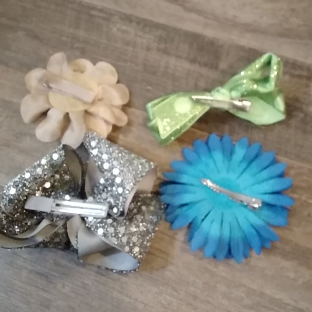 4 Hair Clips - Picture 4 of 4